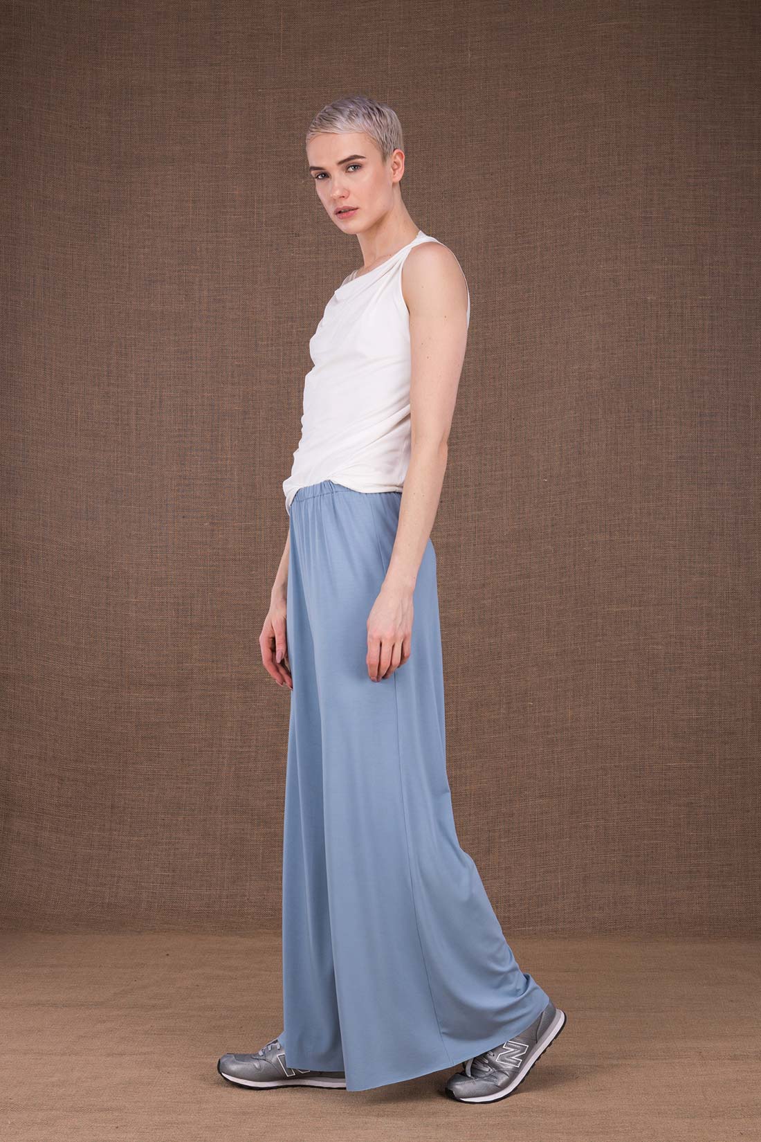 Light blue large viscose jersey trousers for women ANANAS – Image 3