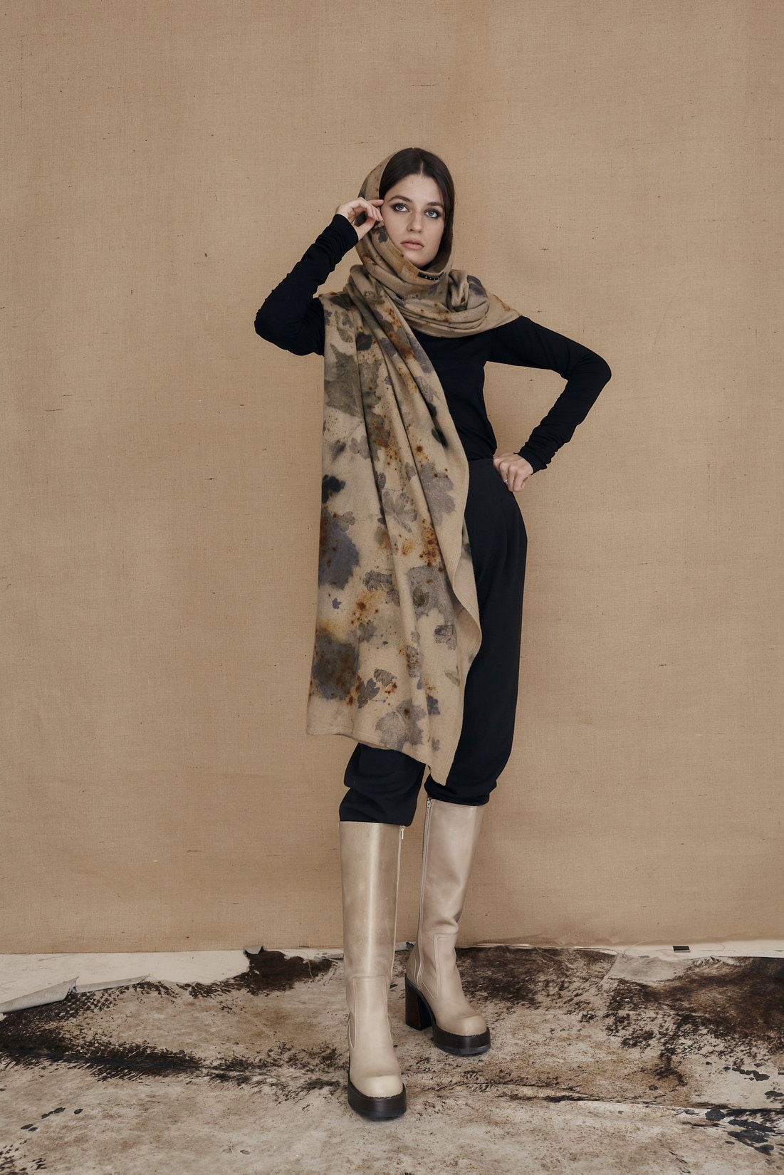 Châle beige grand en laine imprimée VIRTUO – Image 3