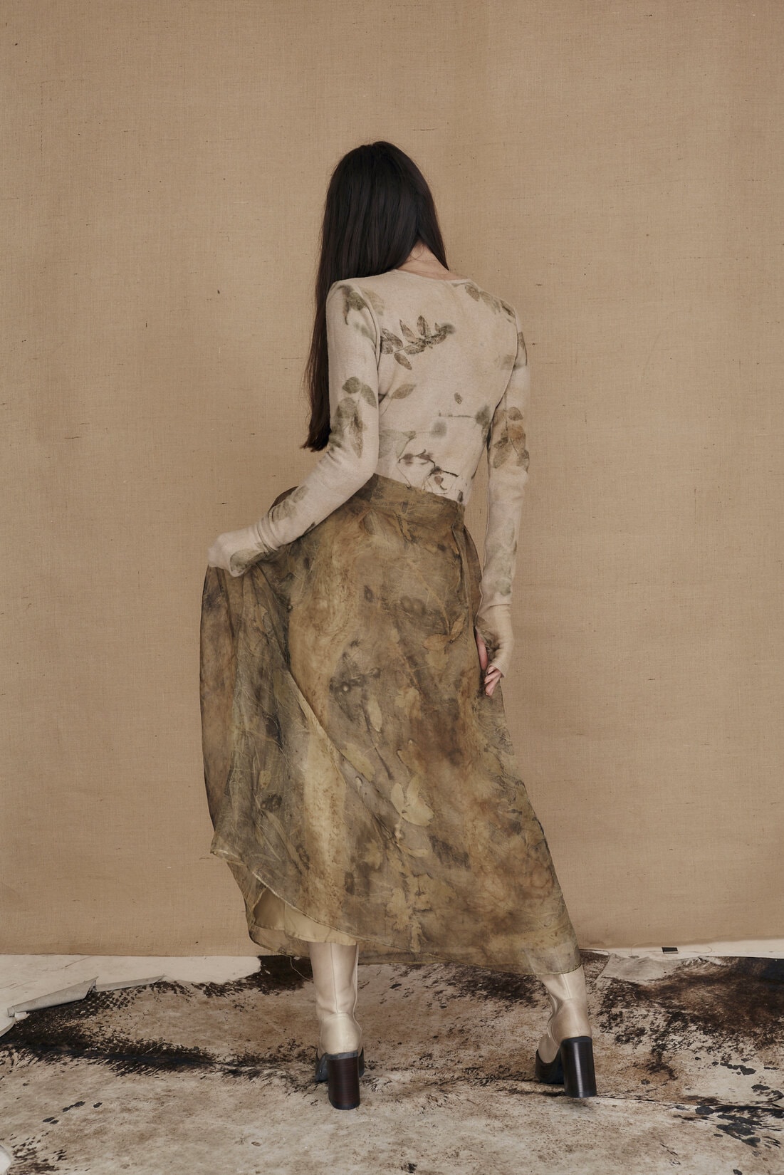 Khaki long flared printed organza silk skirt VENEZIA – Image 4